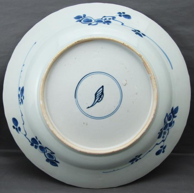 清康熙树叶款青花留白开光花卉纹大盘