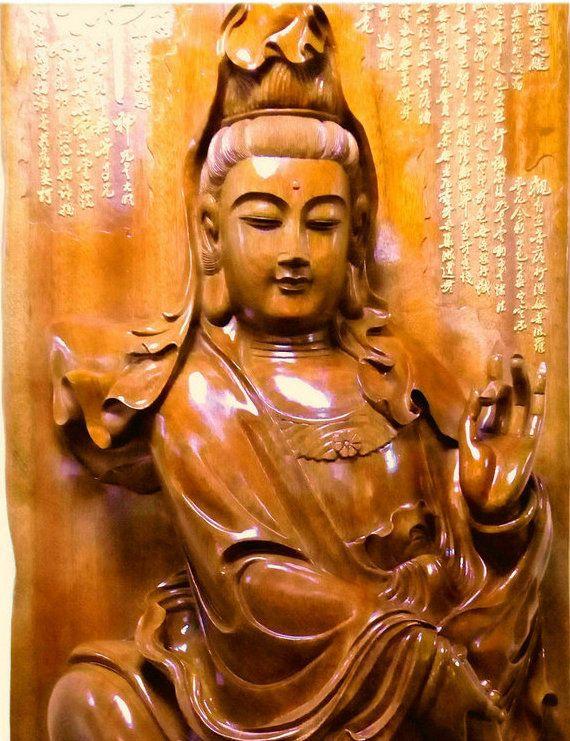 观世音菩萨(2.4米整体立式像)材质:大果紫檀(缅甸花梨)