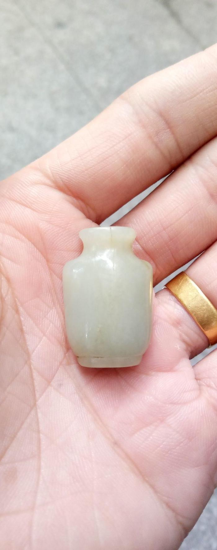 明代和田玉小玉瓶,手工雕刻温润漂亮