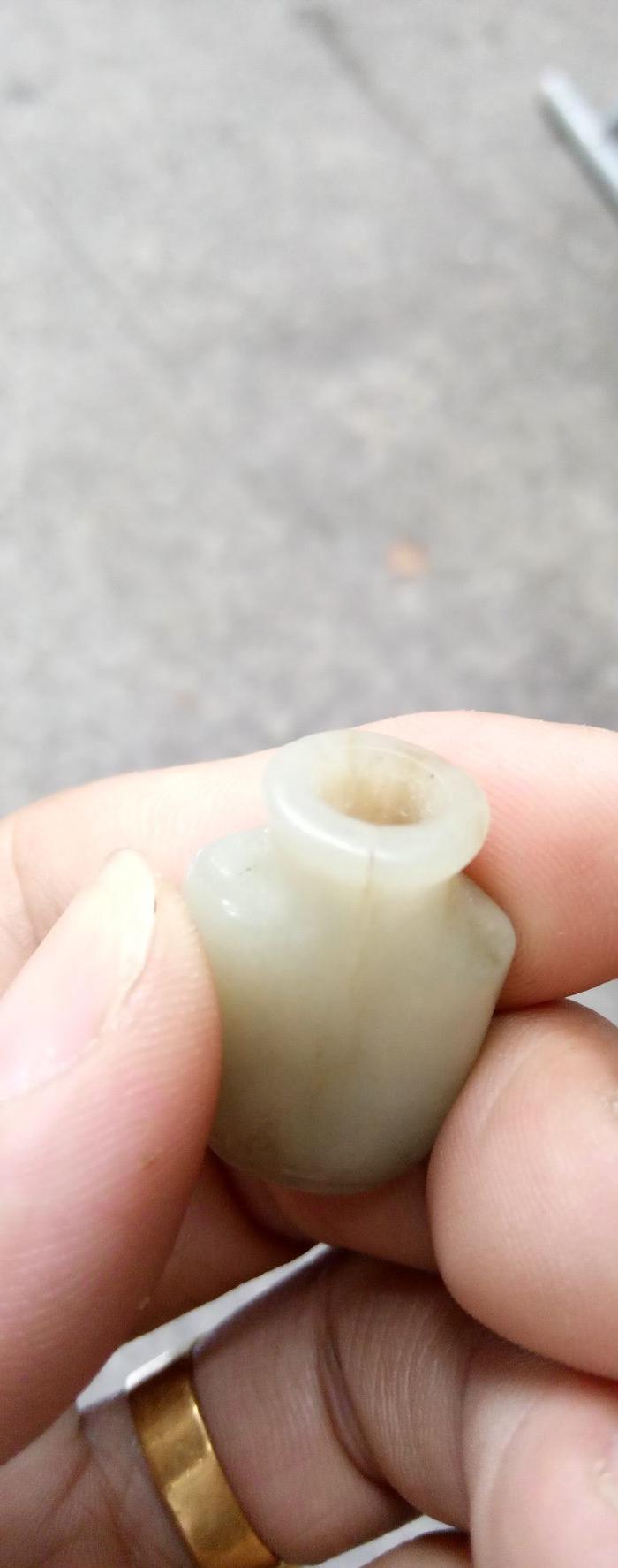 明代和田玉小玉瓶,手工雕刻温润漂亮