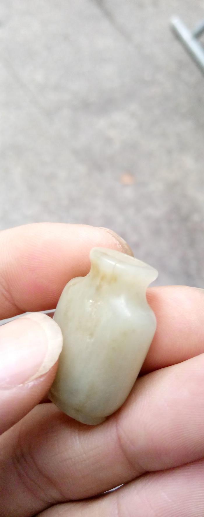 明代和田玉小玉瓶,手工雕刻温润漂亮