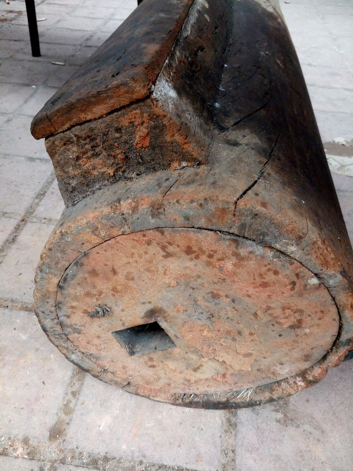 整根樟木雕铁匠风箱