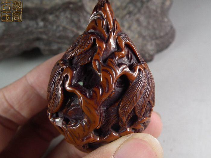 清代老枣红*满工浮雕亭台楼阁核雕把件