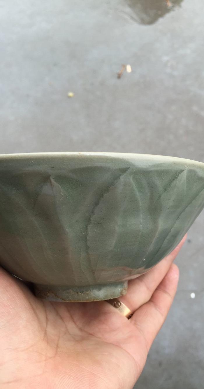 宋早期龙泉窑莲瓣纹碗(色美)