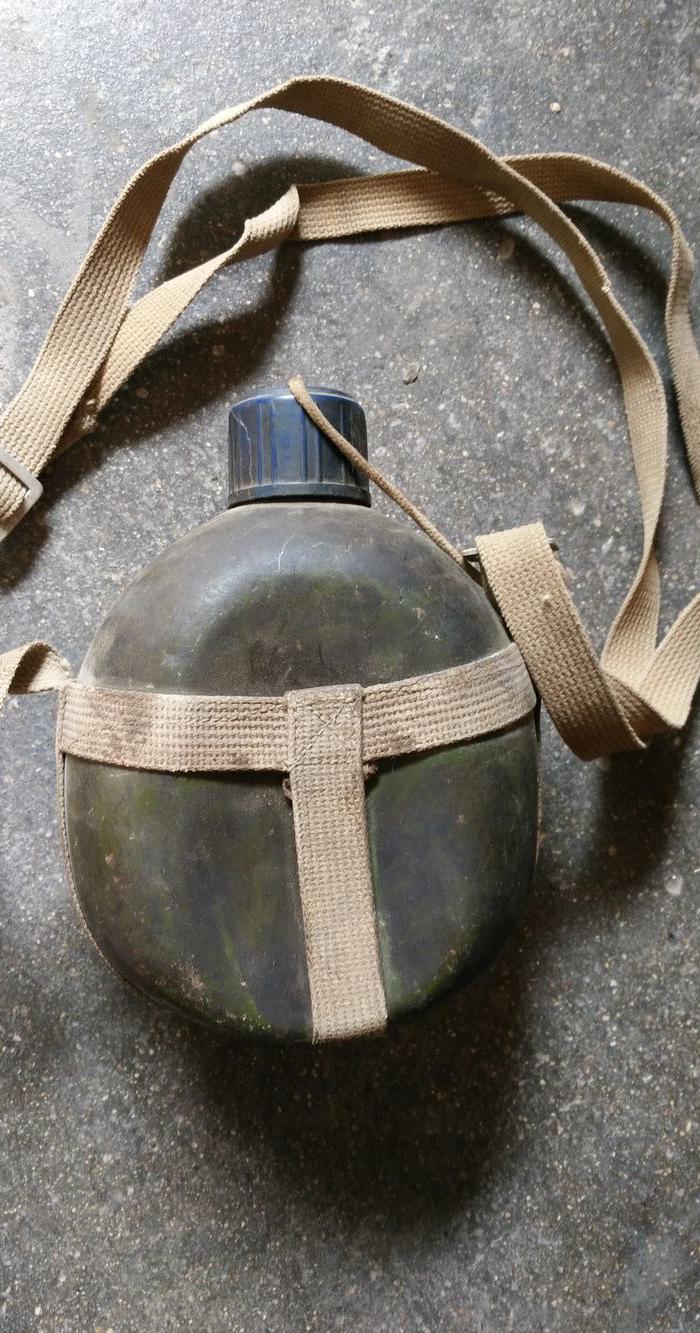 早期的一个喝水壶