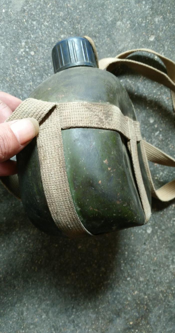 早期的一个喝水壶