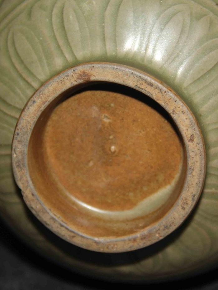 耀州窑刻画缠枝花卉纹玉壶春瓶