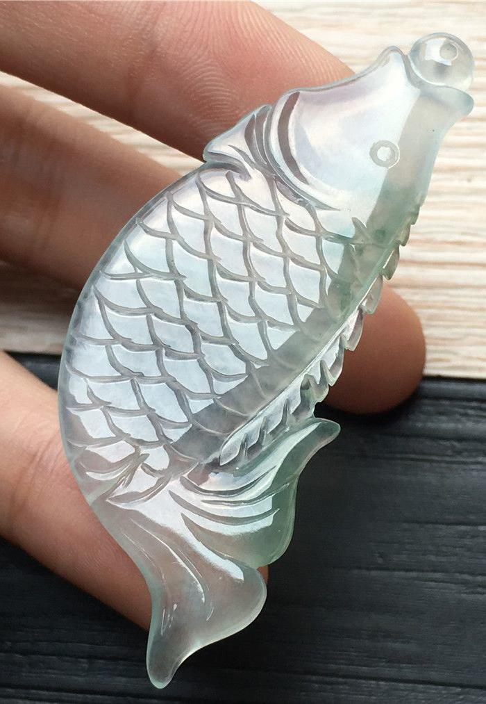 冰种飘彩天然翡翠a货玉鱼完美吊坠