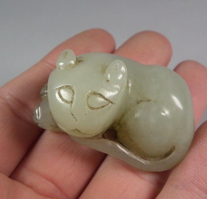 明代和田青白玉镂空圆雕大玉猫