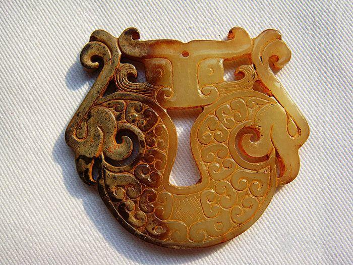 西周老和田玉龙凤佩5.9x5.5x0.5厘米