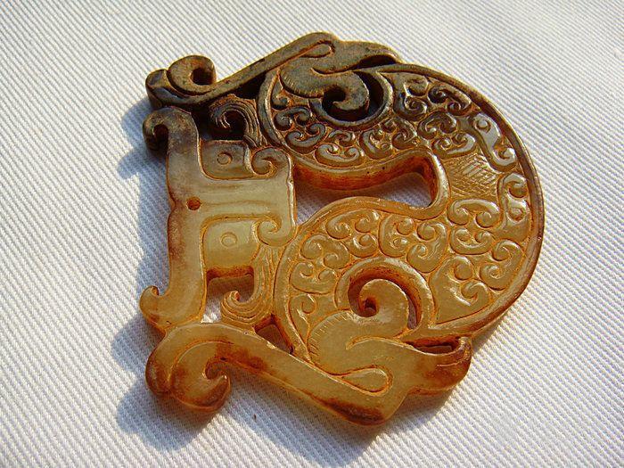 西周老和田玉龙凤佩5.9x5.5x0.5厘米