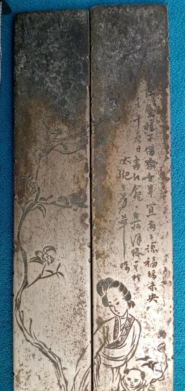 清代白铜镇纸一对刻仕女婴戏人物_地摊交易_华夏收藏网