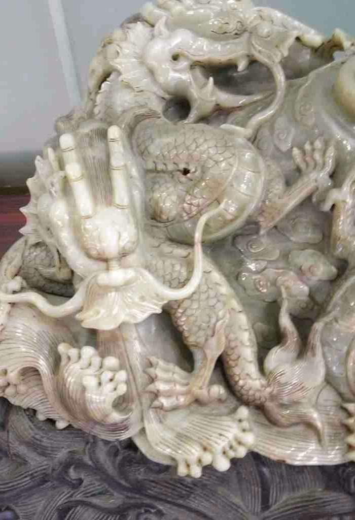 和田玉五龙戏珠