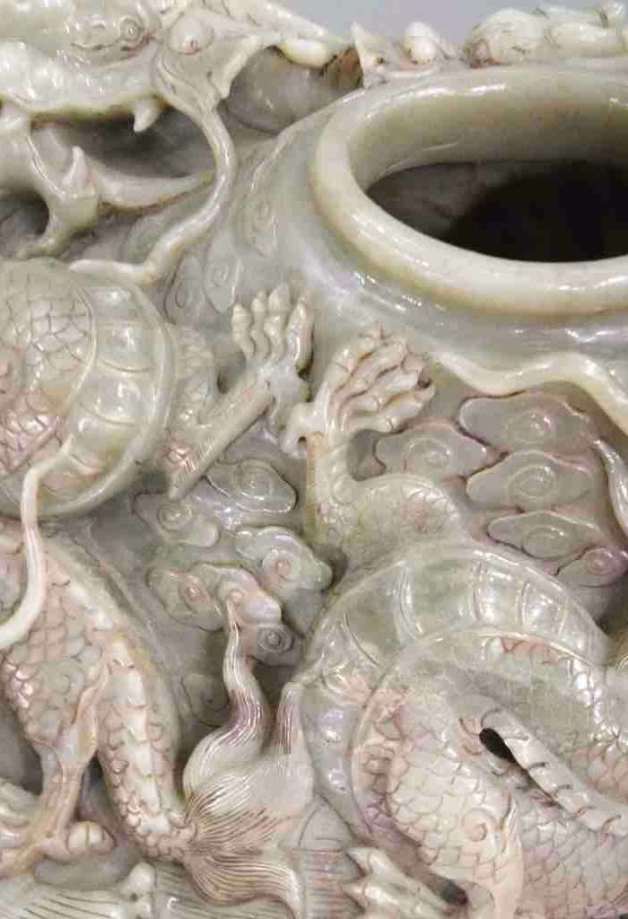 和田玉五龙戏珠