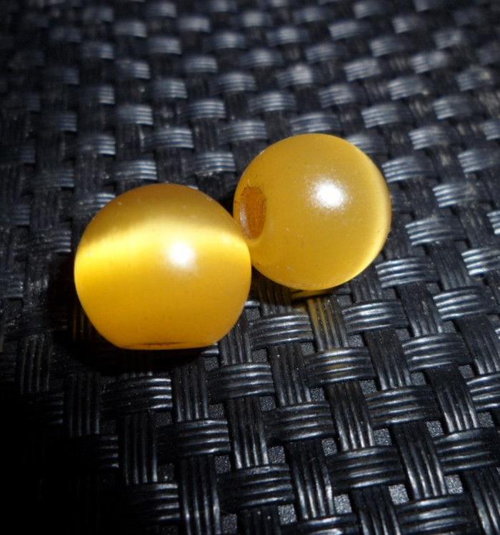 老猫眼石黄色珠子一对