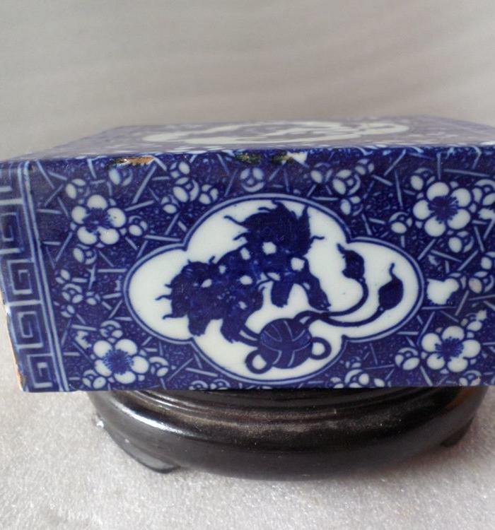 清代 精美"狮子戏球"脉枕