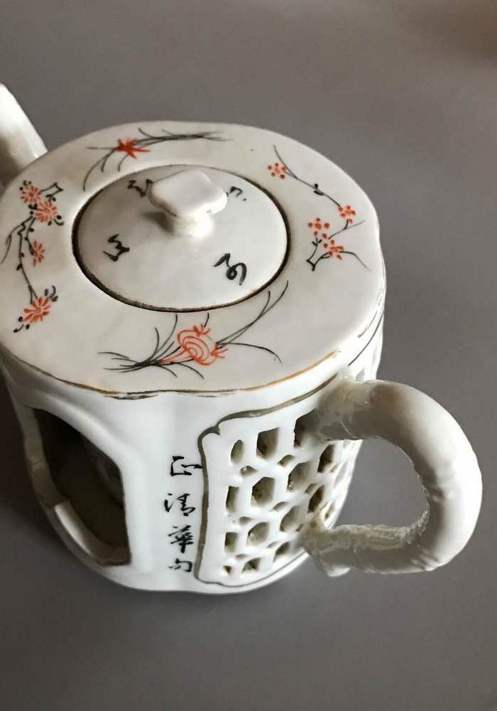 唐子桢浅绛镂空壶
