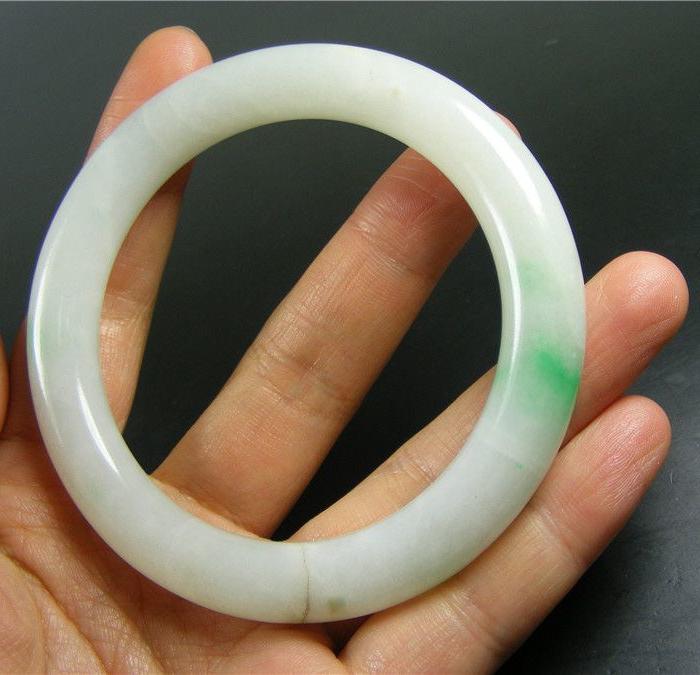 大开门 清代老坑白瓷种飘正阳绿翡翠粗条大圆手镯(实价)