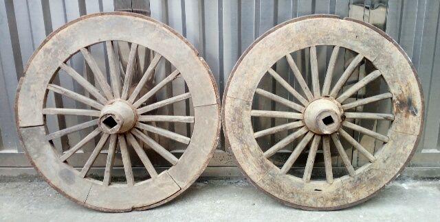 老轱辘(老车轮)一对