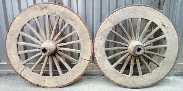 老轱辘(老车轮)一对