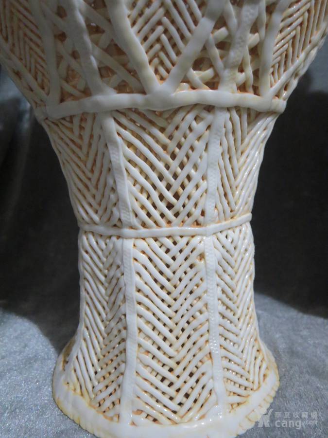 德化窑镂空花瓶一对 1113