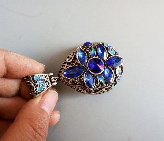 清代做工精致的蓝宝石挂件