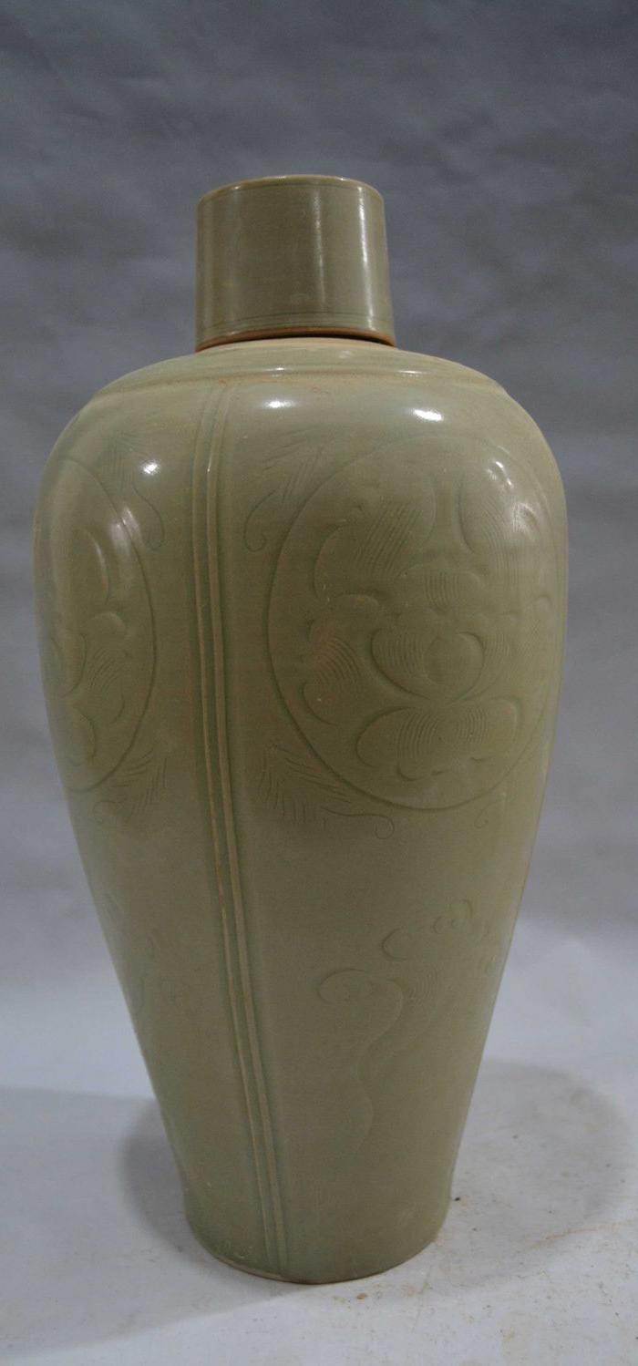 越窑花卉带盖梅瓶