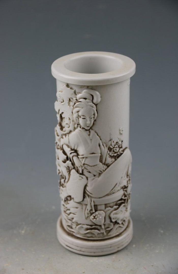 王炳荣款仕女人物瓷雕笔筒