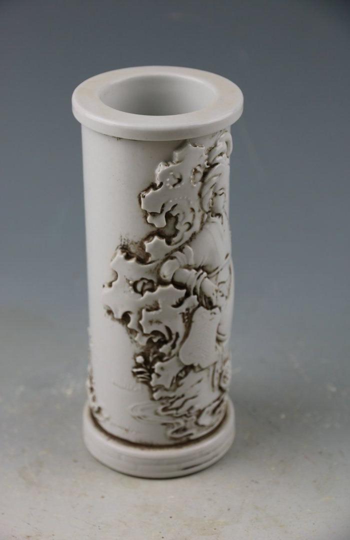 王炳荣款仕女人物瓷雕笔筒