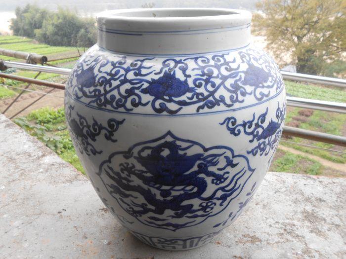 明嘉靖开光五爪龙纹缠莲开元寺底款青花大罐一件