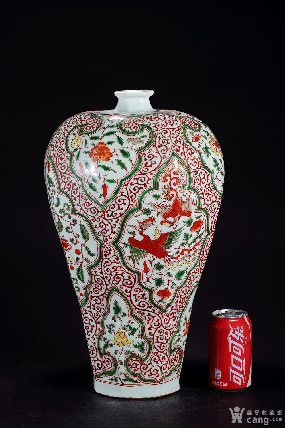 红绿彩八棱开光花鸟梅瓶