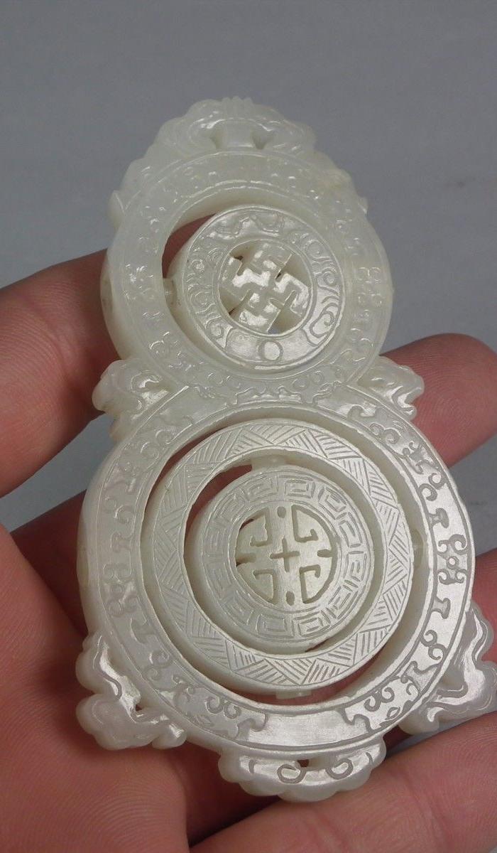 华夏古玩城 玉器 和田 > 清代乾隆工精雕老和田白玉籽料双面多层转心