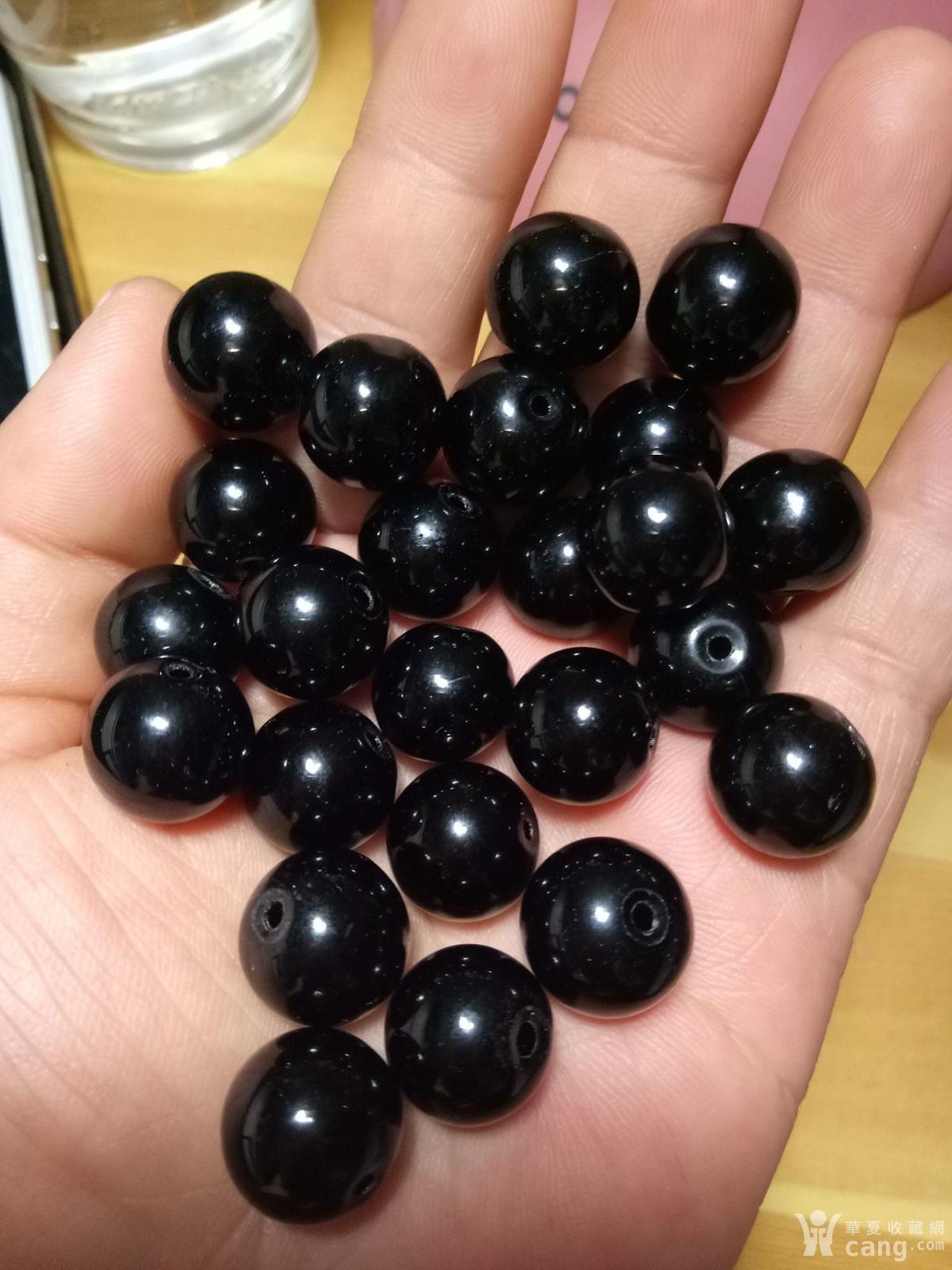 清代传世的黑玛瑙珠子24颗
