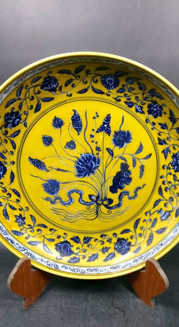 宣德黄釉青花一束莲盘