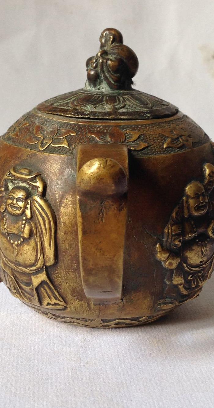 描述:明代大师王玉兰善做铜器,笔洗,铜壶