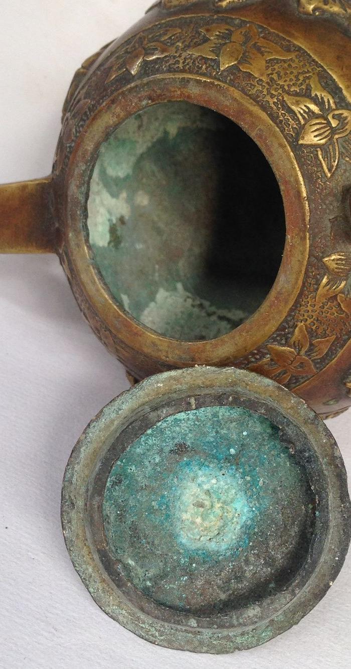 描述:明代大师王玉兰善做铜器,笔洗,铜壶