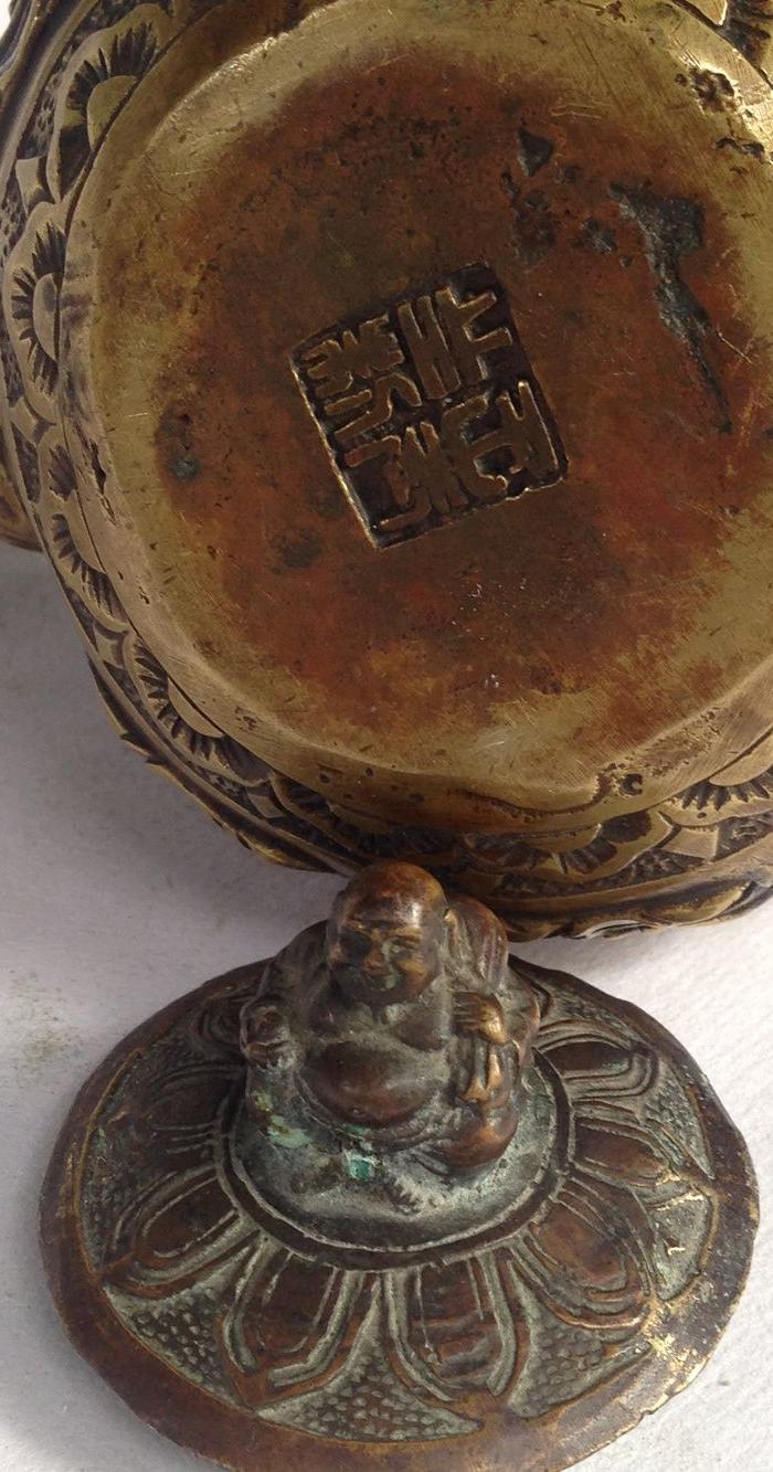 描述:明代大师王玉兰善做铜器,笔洗,铜壶