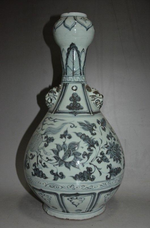 元青花穿花瑞兽纹兽耳蒜头瓶40x22