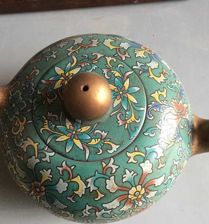 清代传世五彩紫砂壶