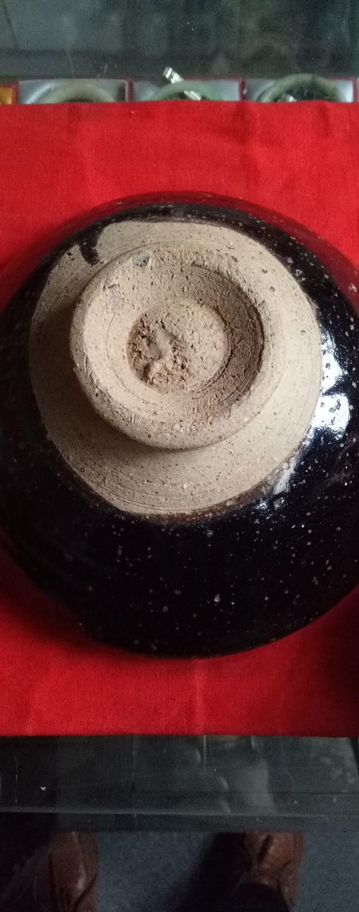                 描述:元代黑釉碗