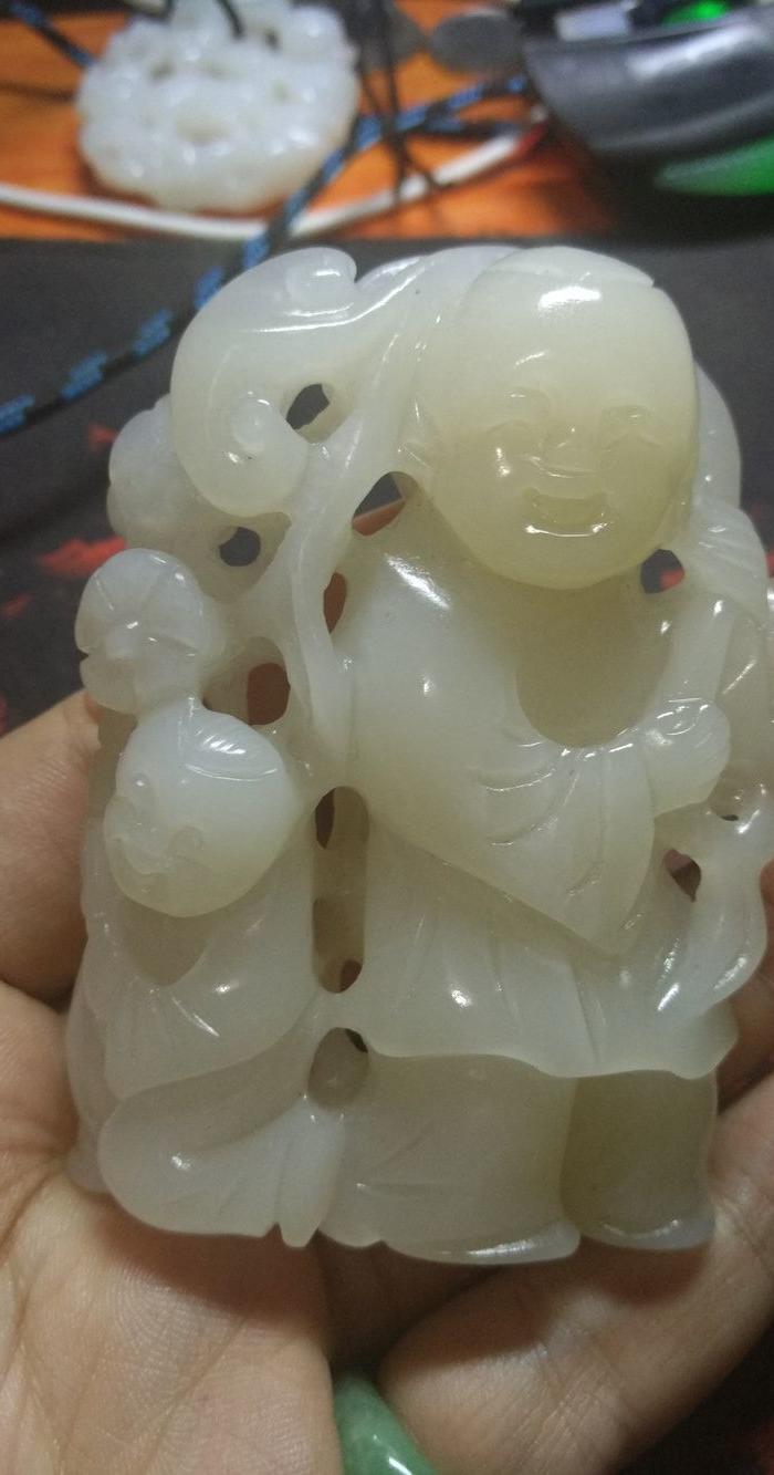 清代和田玉童子举如意