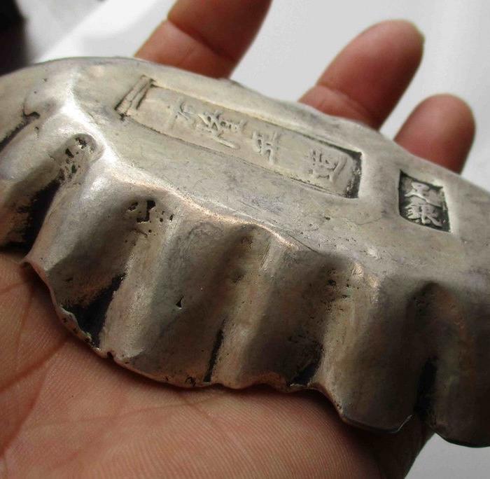 乾隆年银制荷叶浴美人笔洗(烟灰缸);.重量;309克.