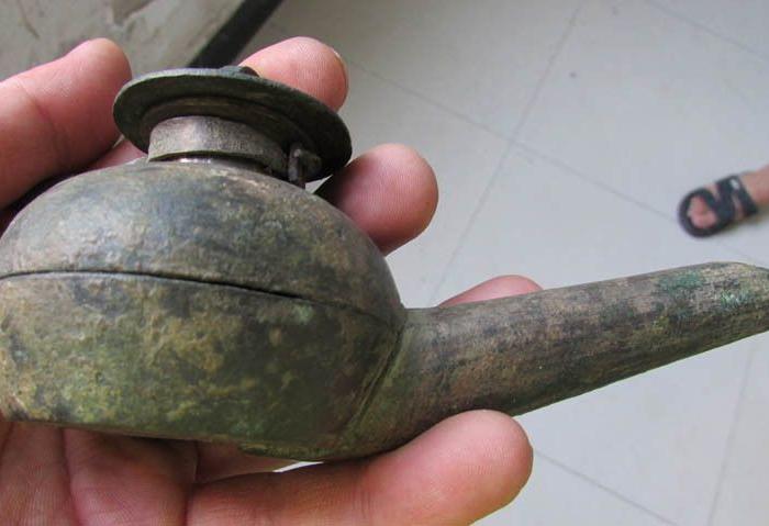 【奇特的老铜添油壶】