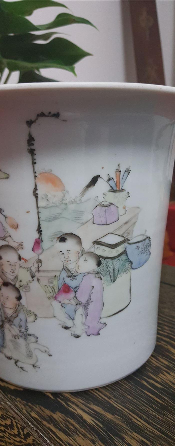 清晚浅绛彩大名家马庆云绘制七子图花盆一对