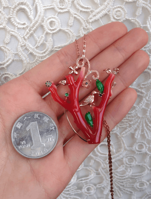 纯天然阿卡红珊瑚枝吊坠 18k金钻石翡翠彩宝镶嵌