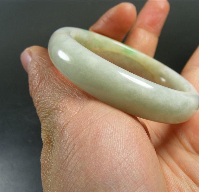 民国-出口创汇期老坑白瓷种飘正阳绿带黄沁翡翠宽边大圆手镯