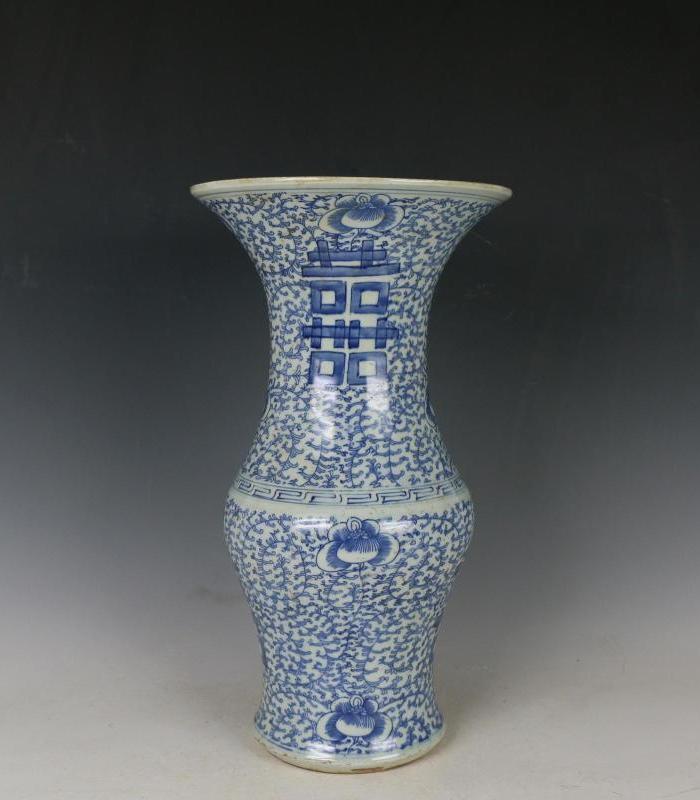 大明成化年制青花喜字花觚