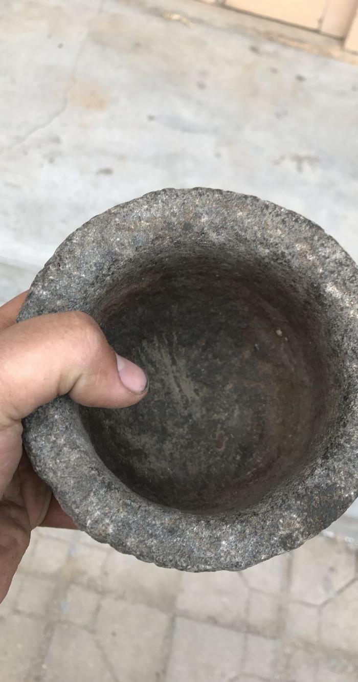 老石头蒜臼子一个