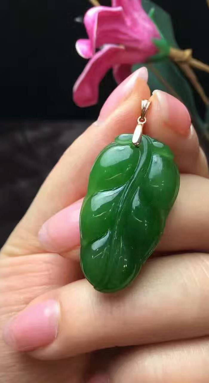 玉叶吊坠