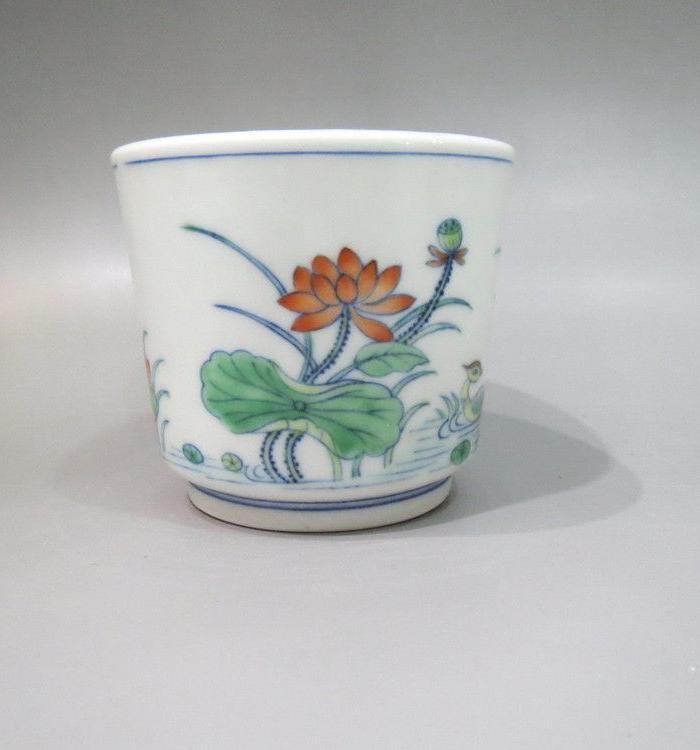 乾隆斗彩鸳鸯荷花茶杯 高6厘米径7.5厘米